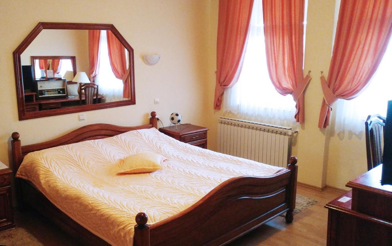 Hotel Derby Orasje Экстерьер фото