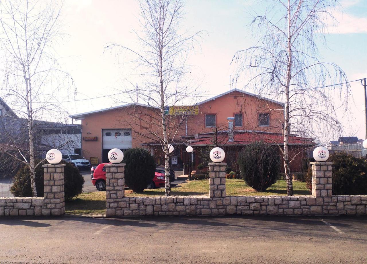 Hotel Derby Orasje Экстерьер фото